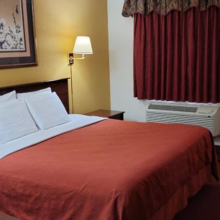 Rodeway Inn Goddard Exterior foto