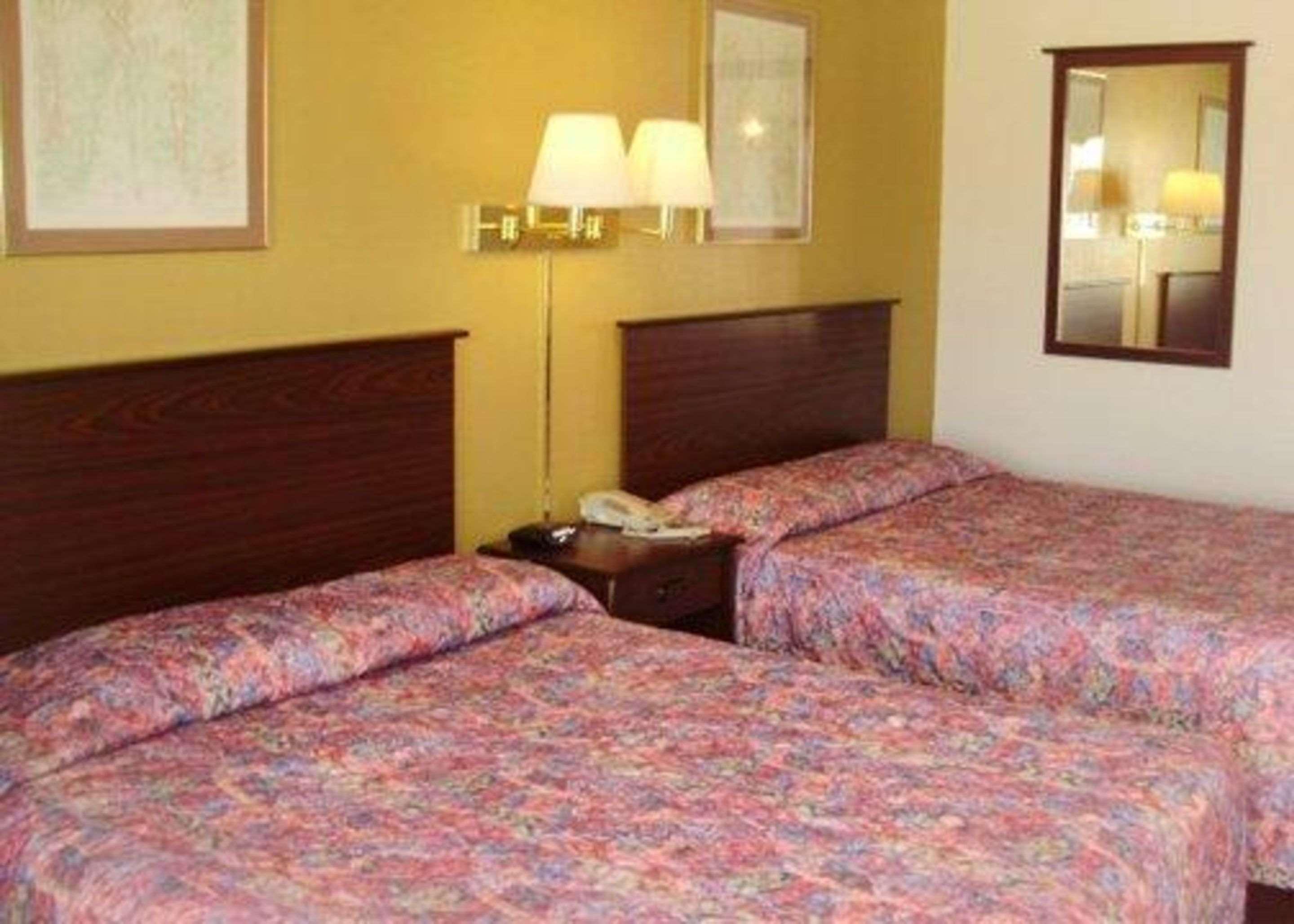 Rodeway Inn Goddard Exterior foto