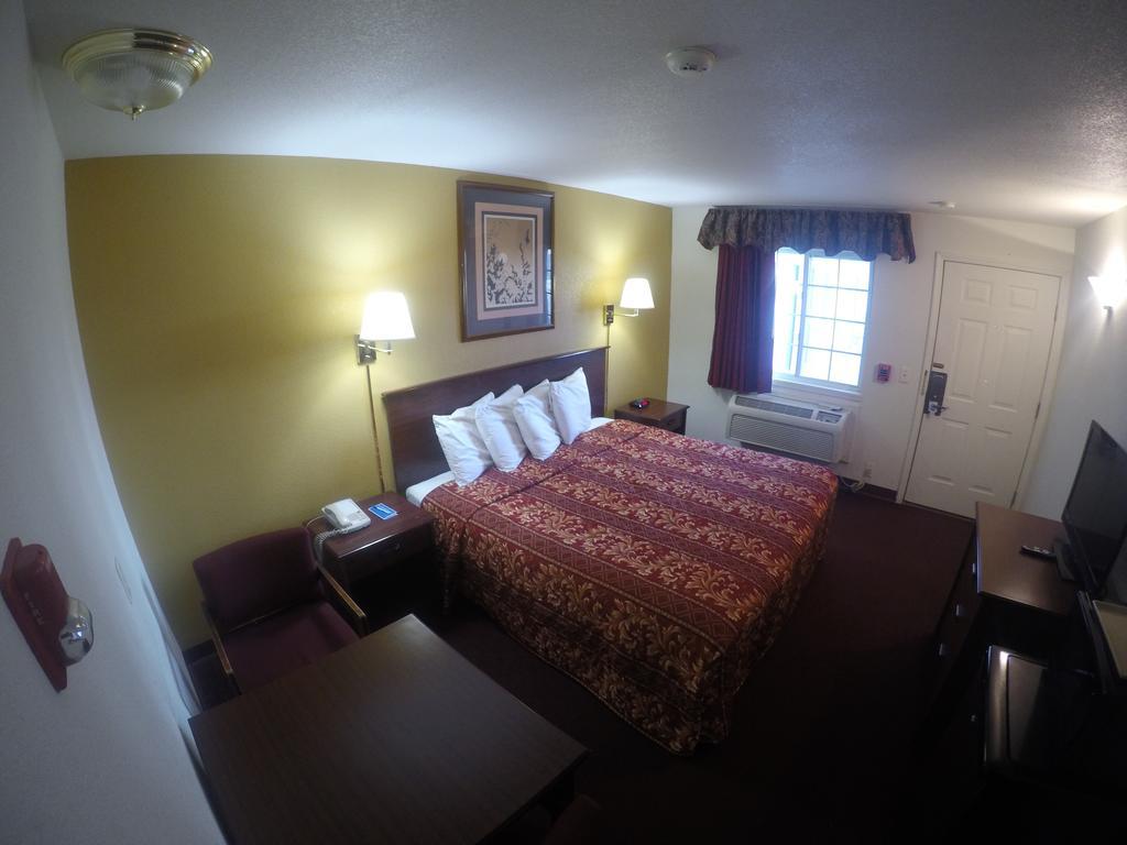 Rodeway Inn Goddard Exterior foto