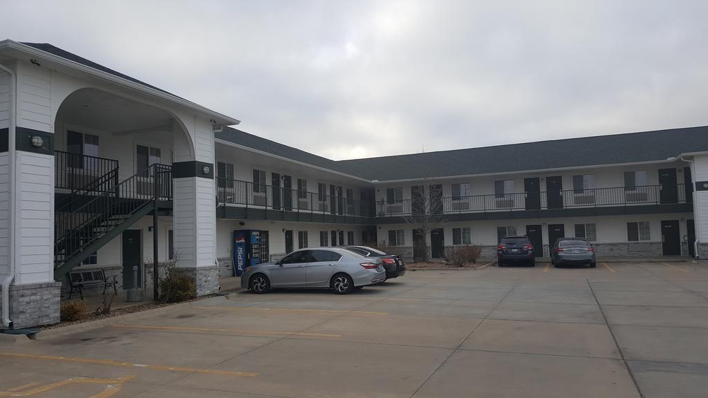 Rodeway Inn Goddard Exterior foto