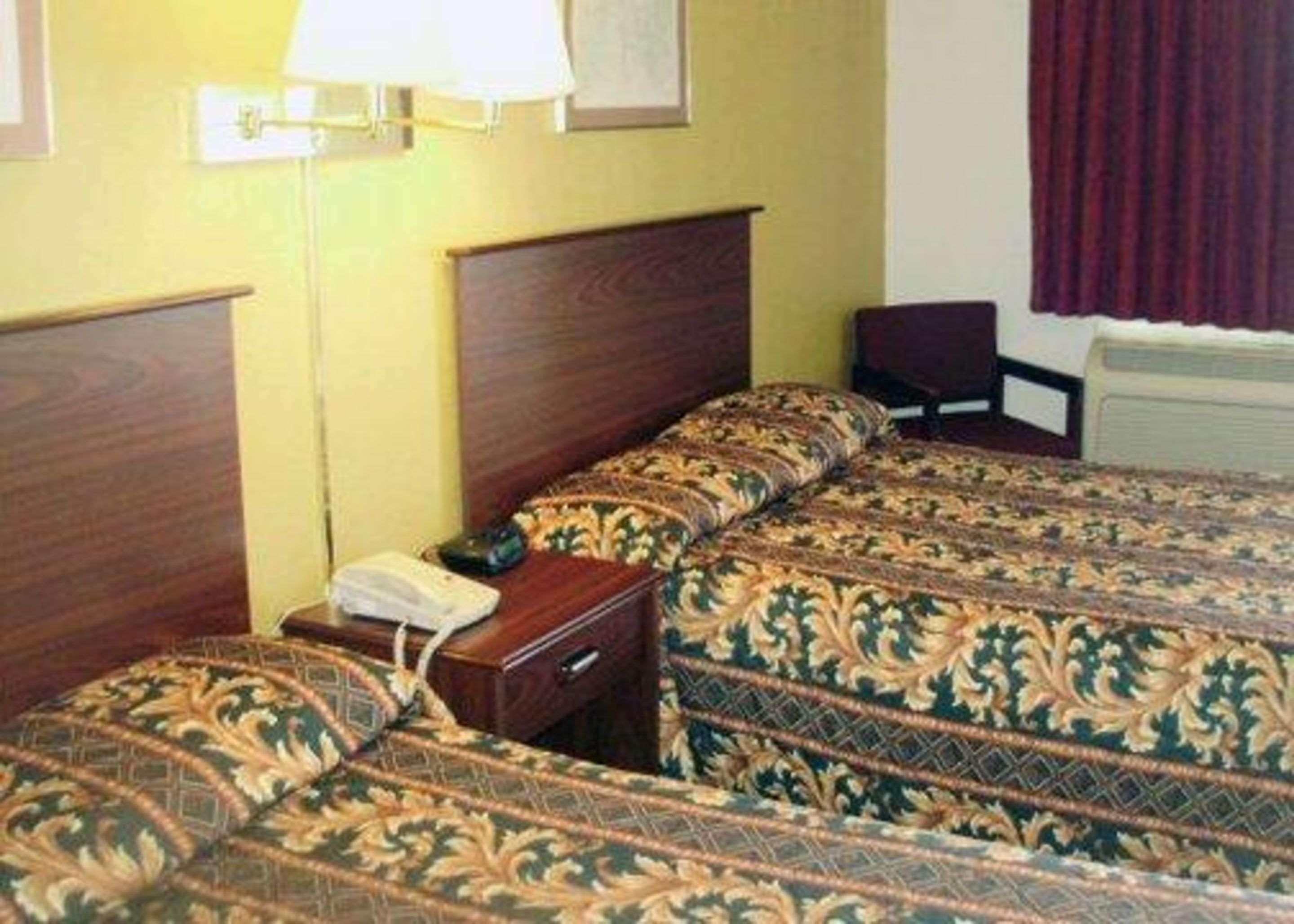 Rodeway Inn Goddard Exterior foto
