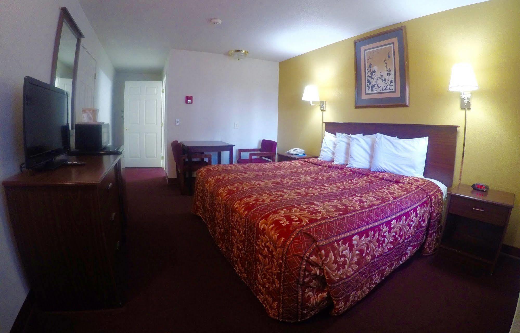 Rodeway Inn Goddard Exterior foto